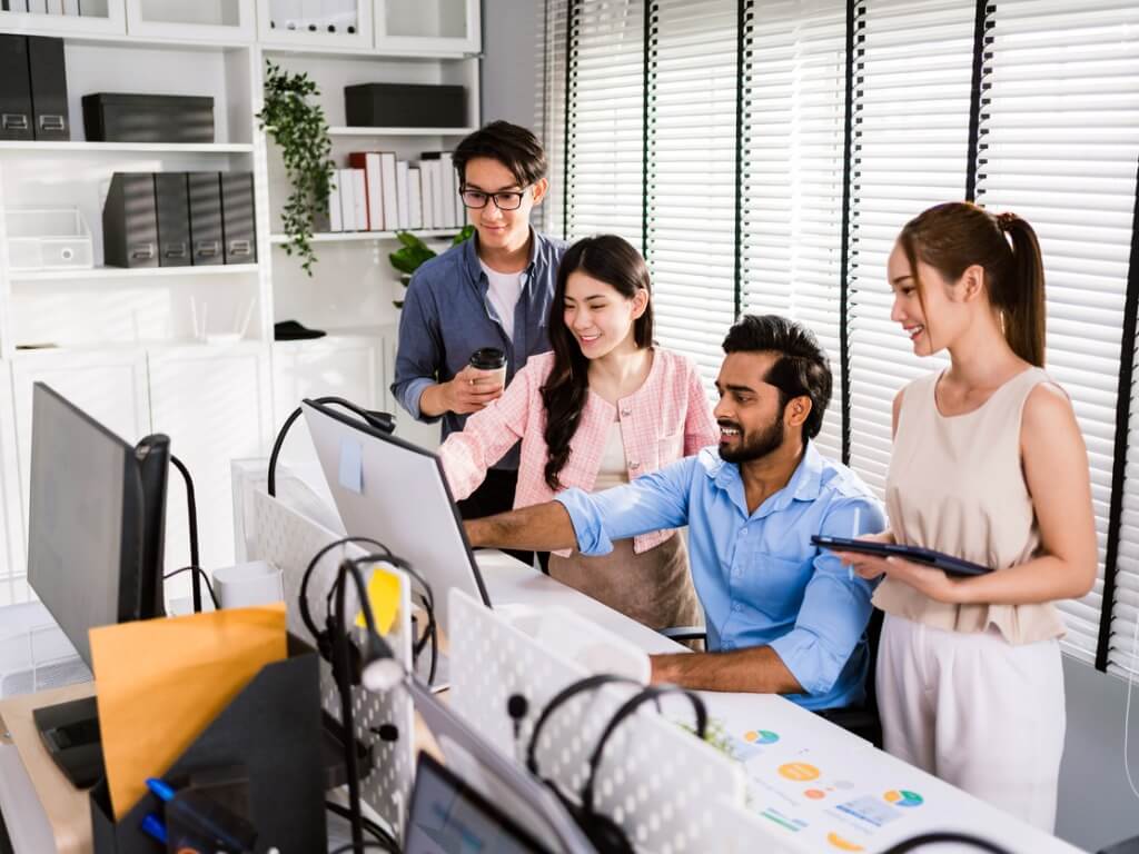 young employees are looking at the monitor