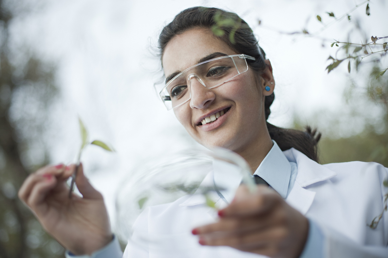 A Pharma employee doing her research