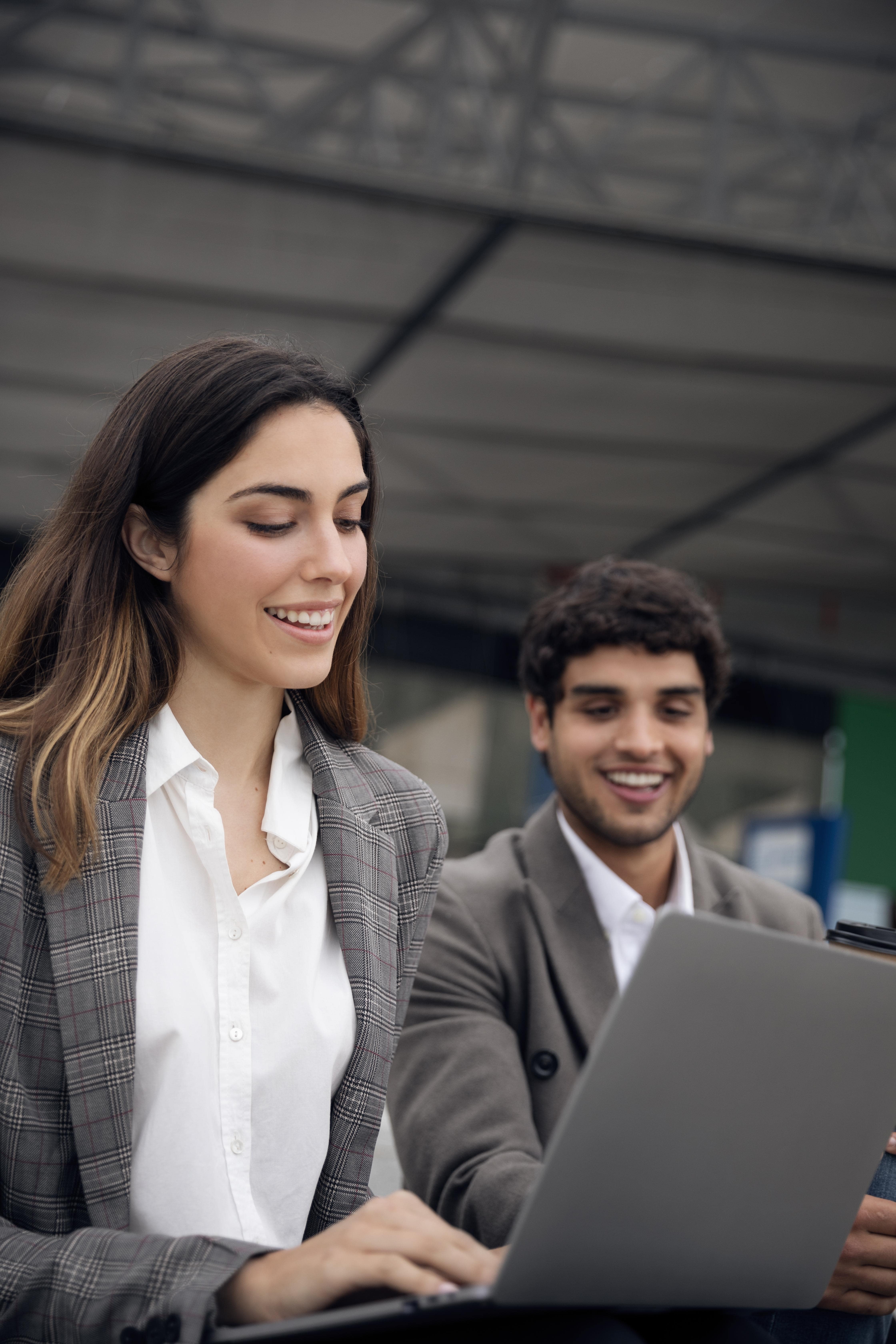 it-report-cover-picture